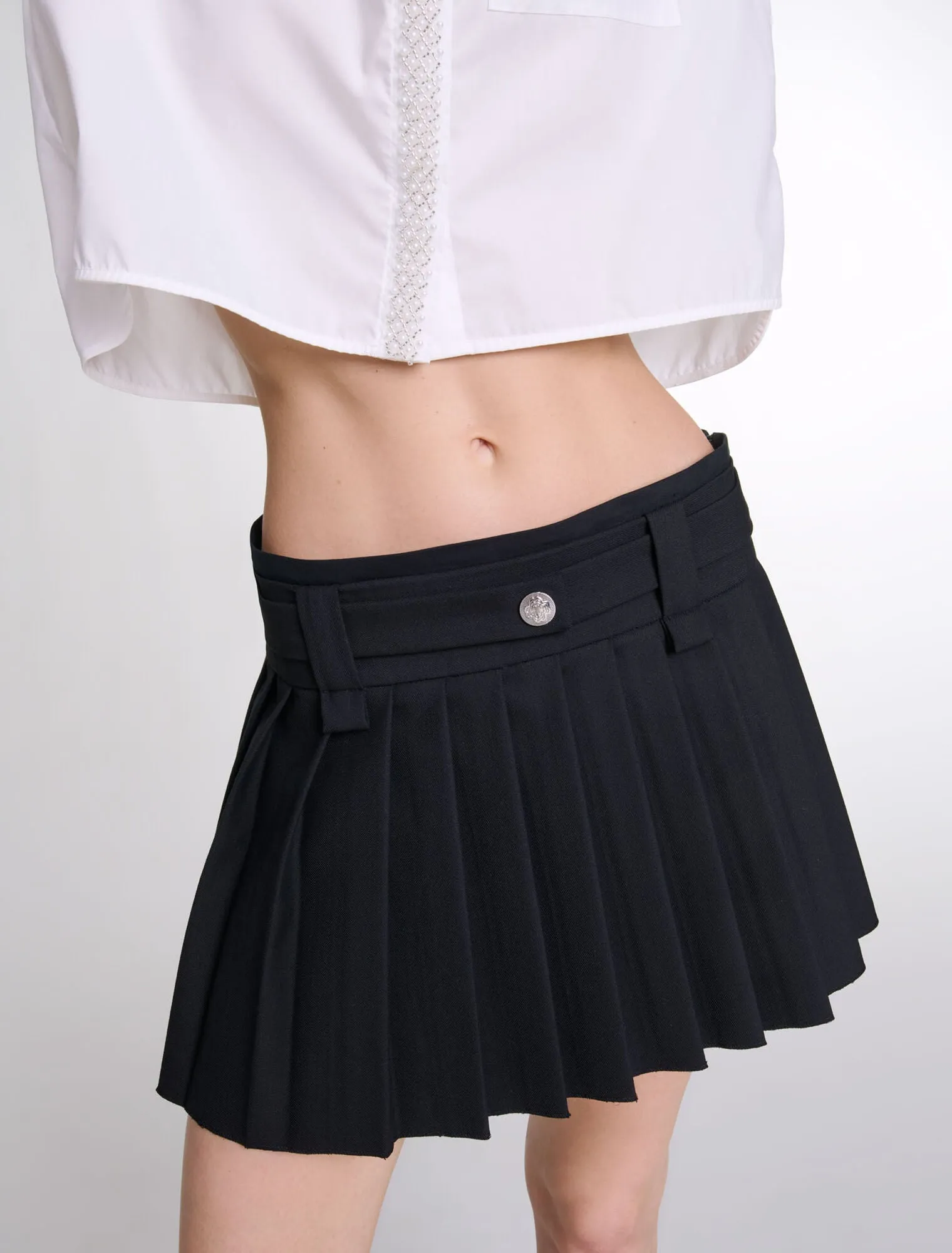 Asymmetrical pleated short skirt