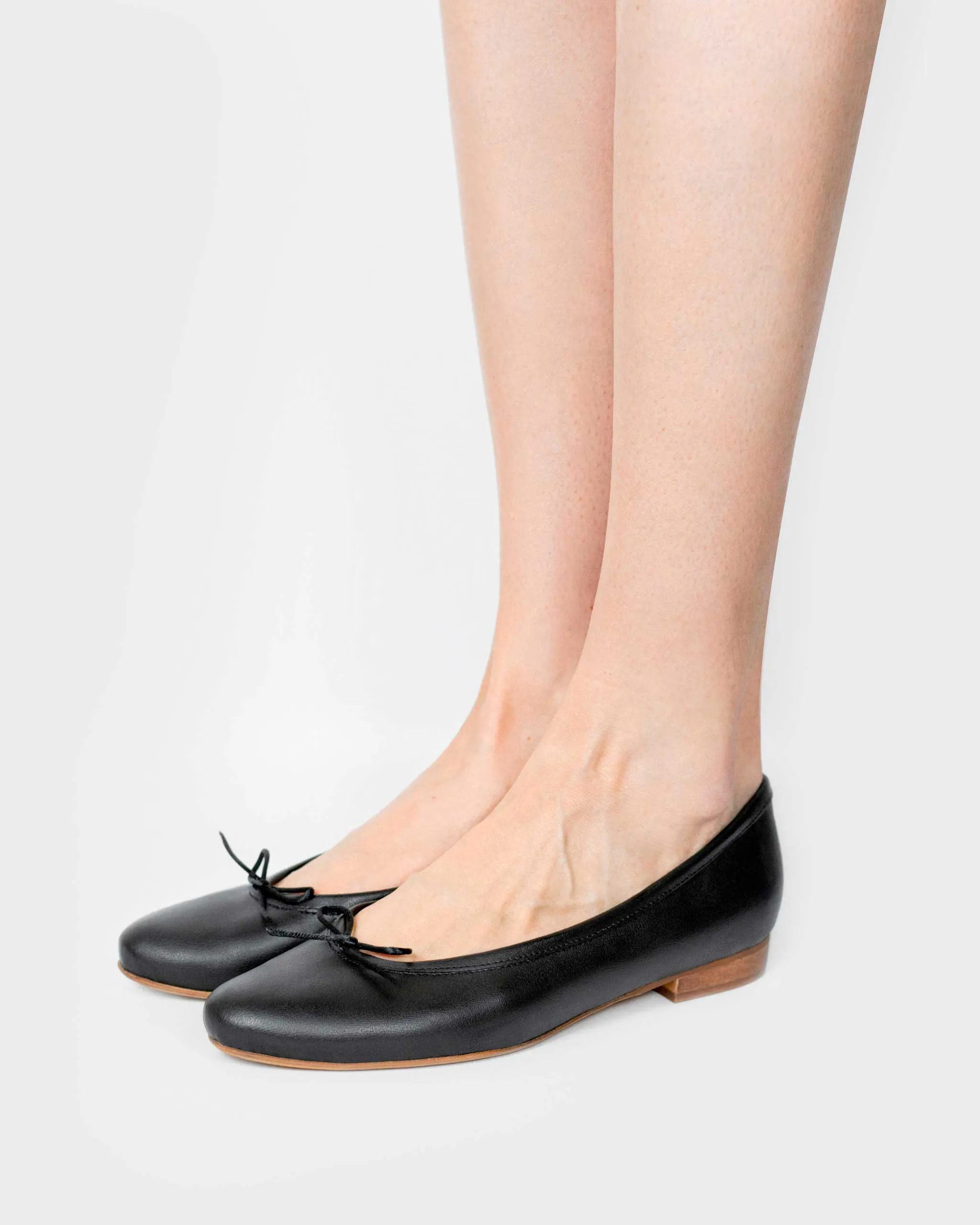 Audrey Grape Leather Vegan Ballerina Pumps | Black