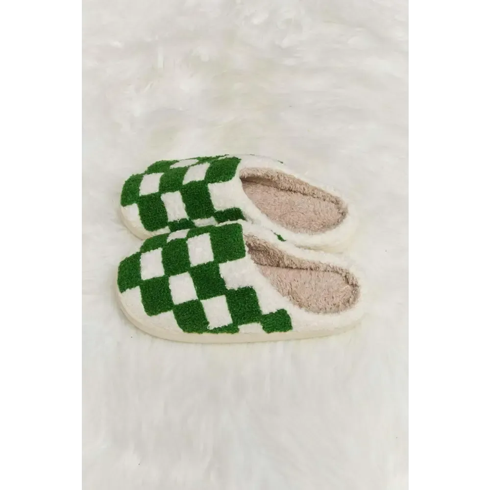 Indulge in Luxury Fashion with Plush Slippers for Stylish Relaxation