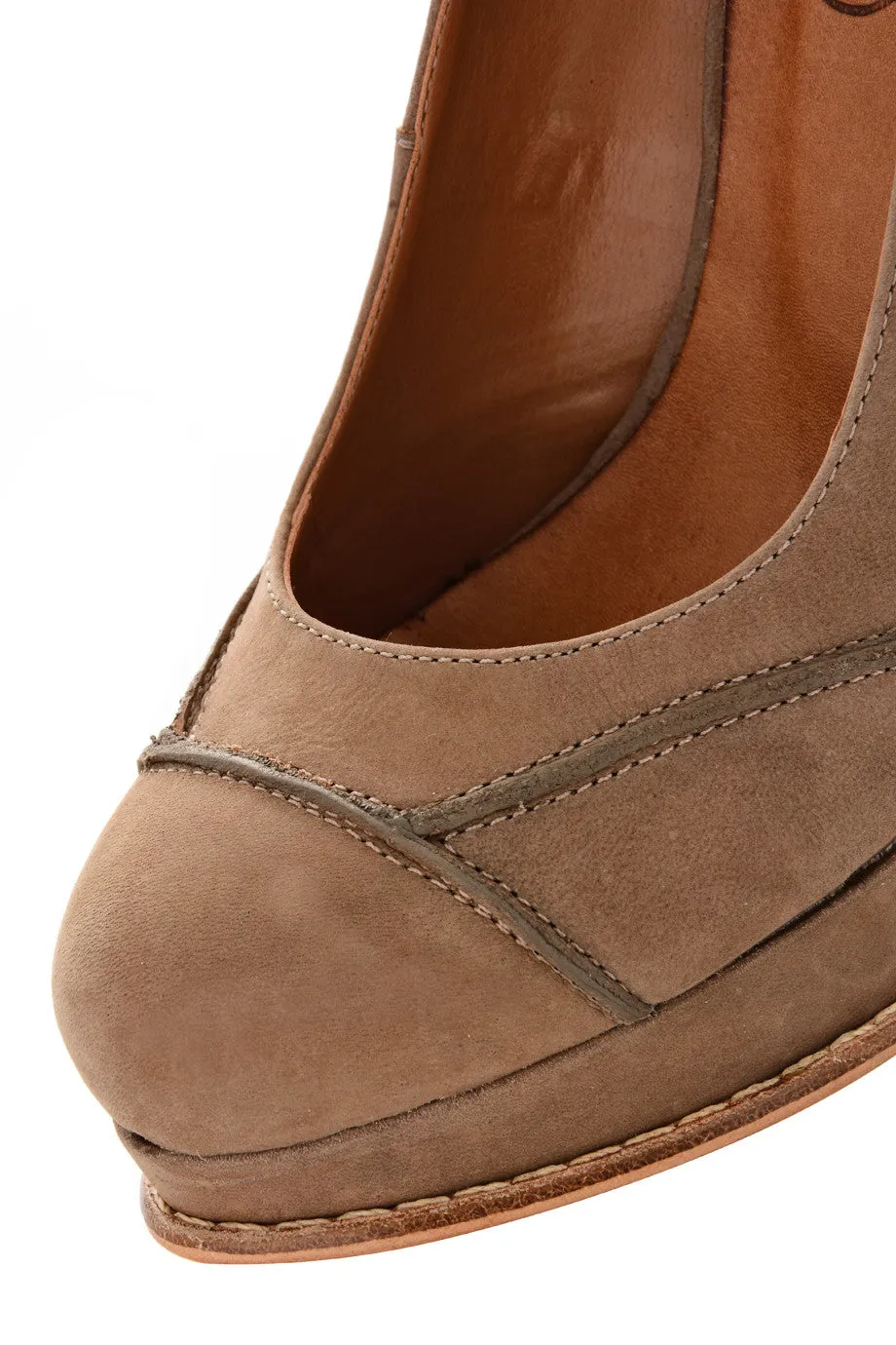 TORONDO Camel Leather Pumps